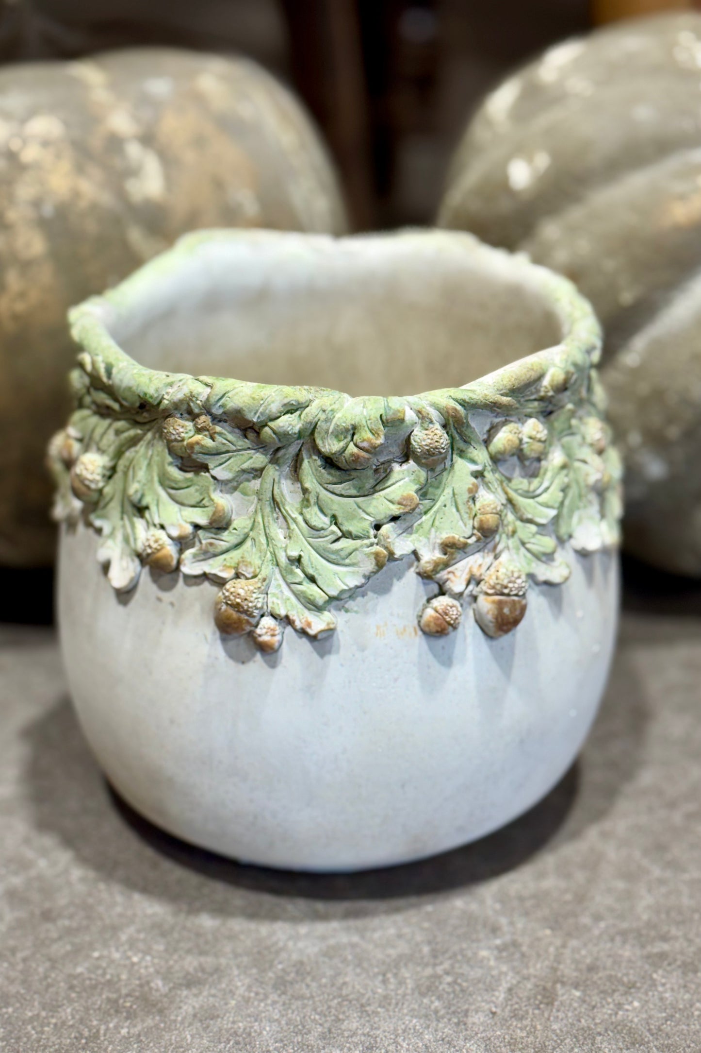 Abbott Oak Leaves & Acorns Planter: Medium