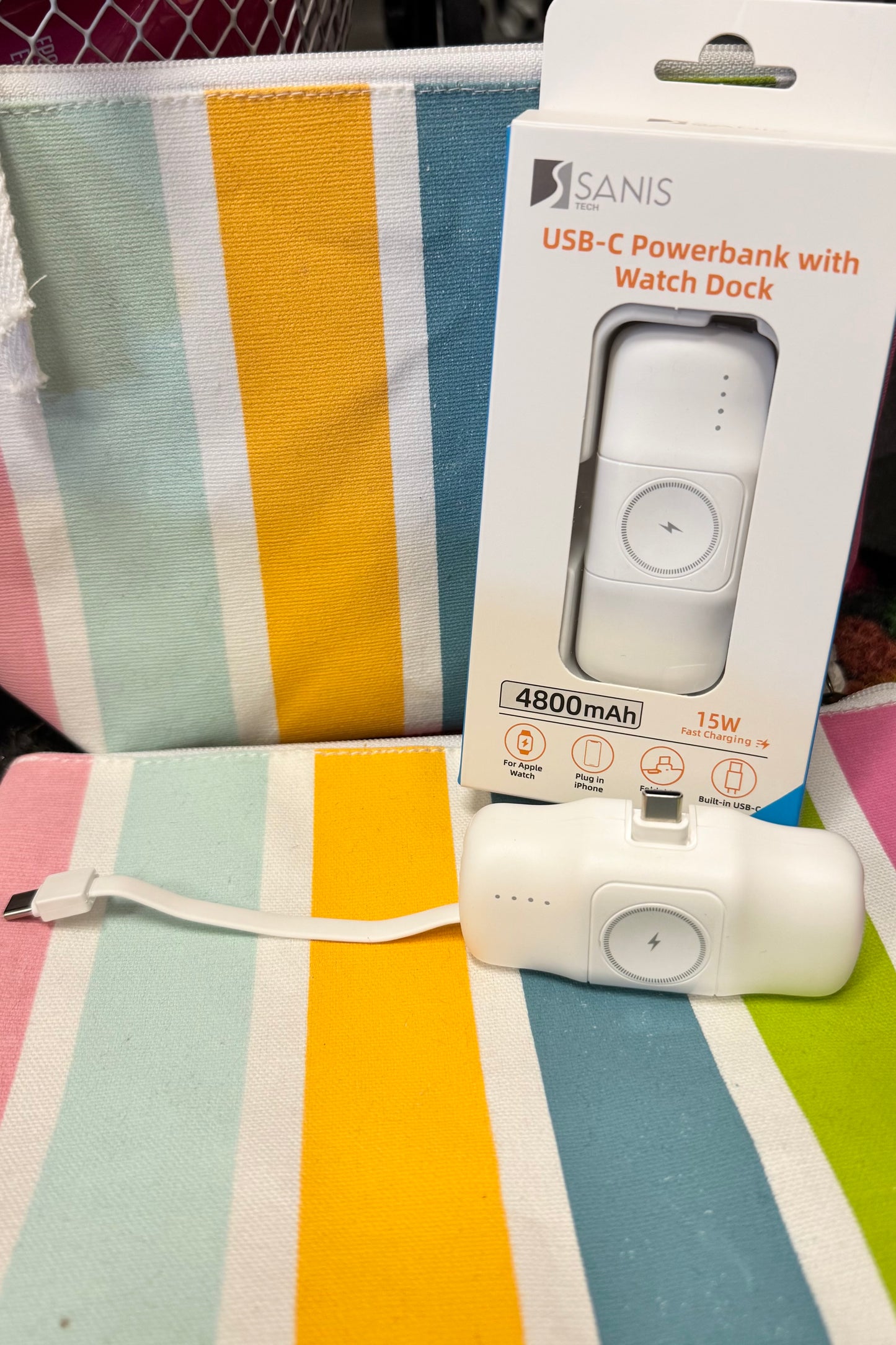 Sanis USB-C Powerbank with Watch Dock