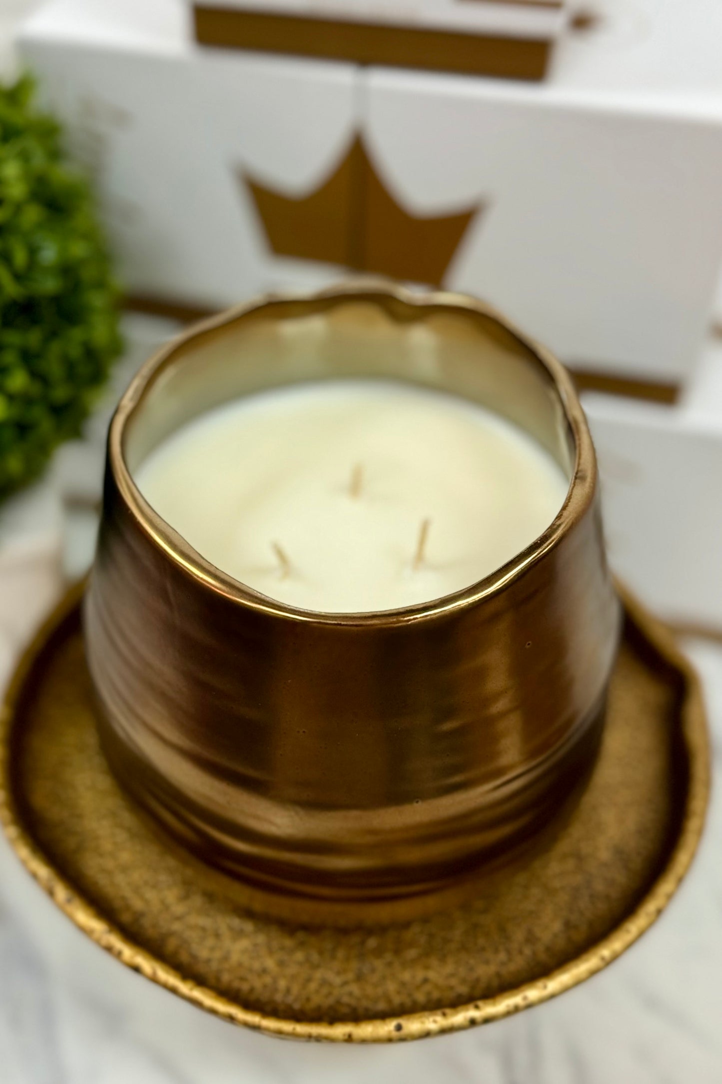 Bourbon Royalty Midas Gold Candle