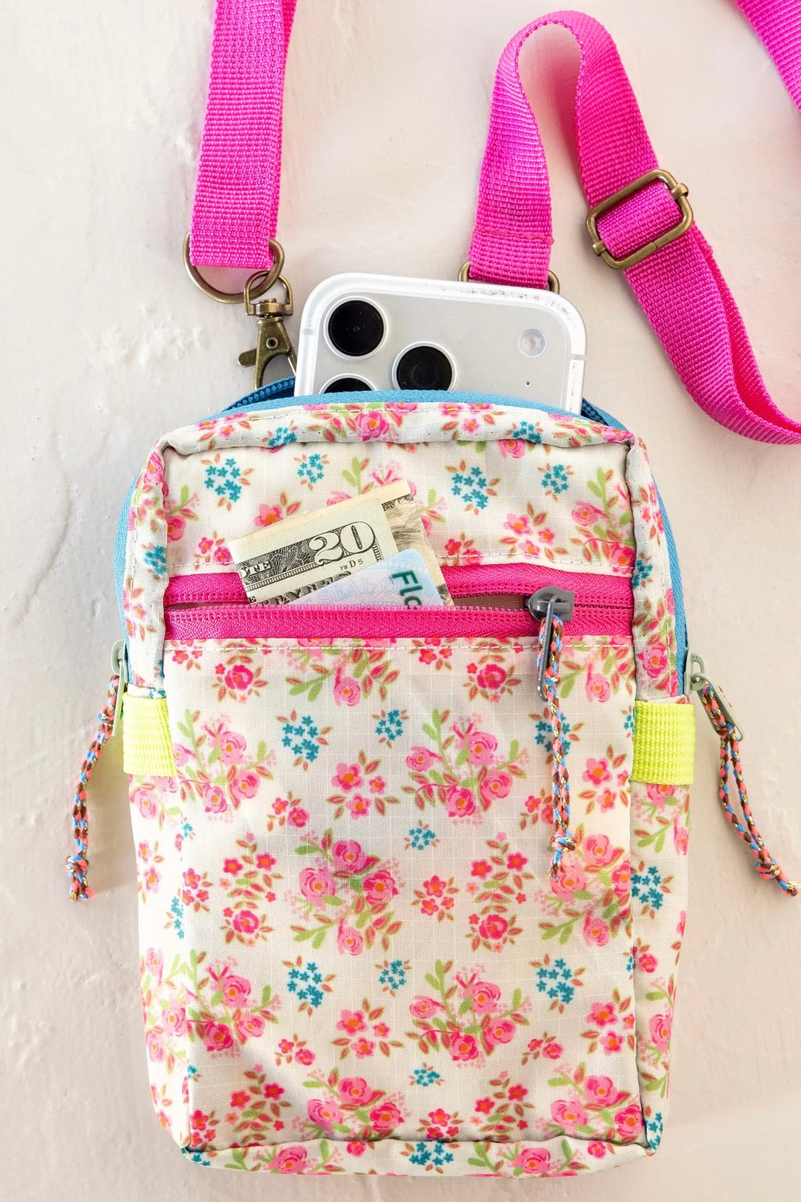Natural Life 8-in-1 Pocket Crossbody- Pink Bouquet Floral Blooms