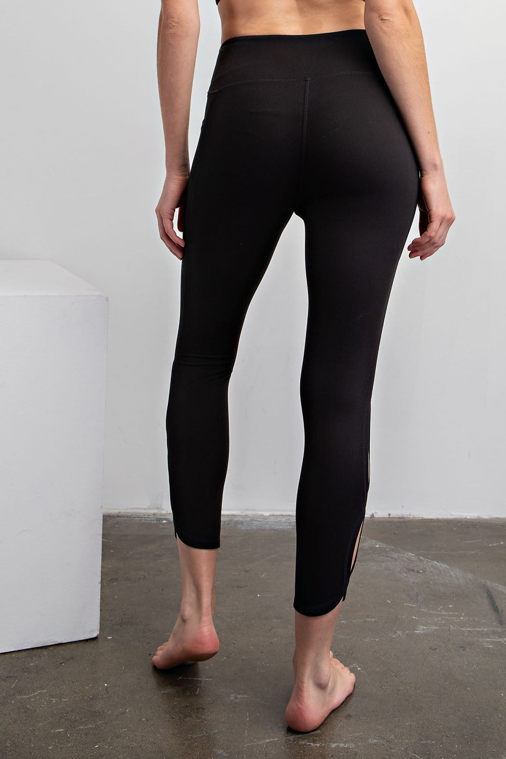 Black Butter Soft Cropped Yoga Leggings with Infinity Side Accent and Pockets