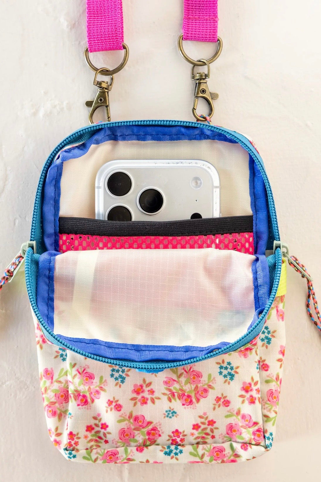Natural Life 8-in-1 Pocket Crossbody- Pink Bouquet Floral Blooms