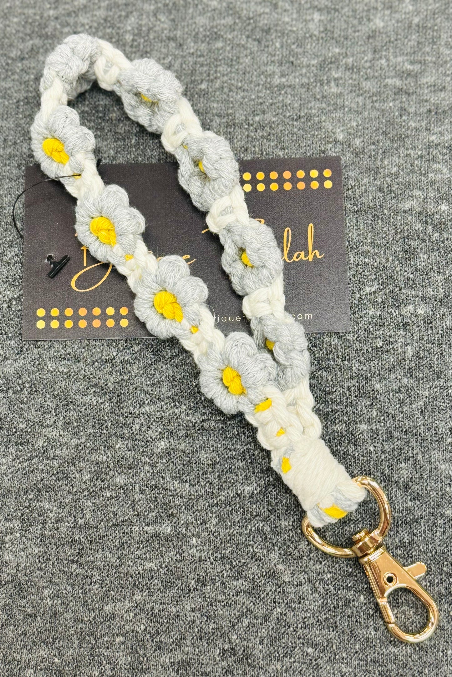 TikTok Daisy Flower Wristlet Keychain (Choose from 5 colors)