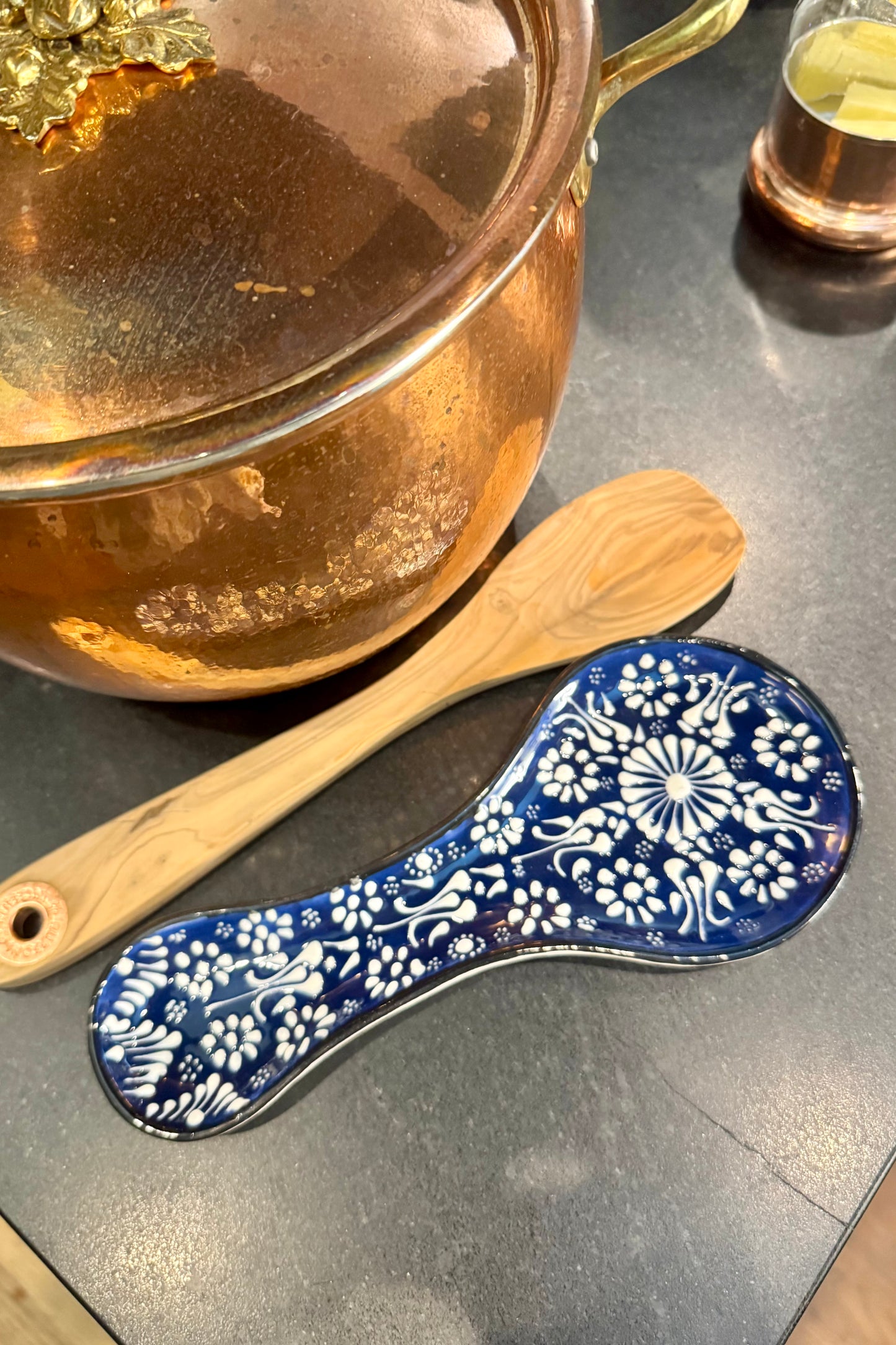 Ozen Navy and White Floral Spoon Rest