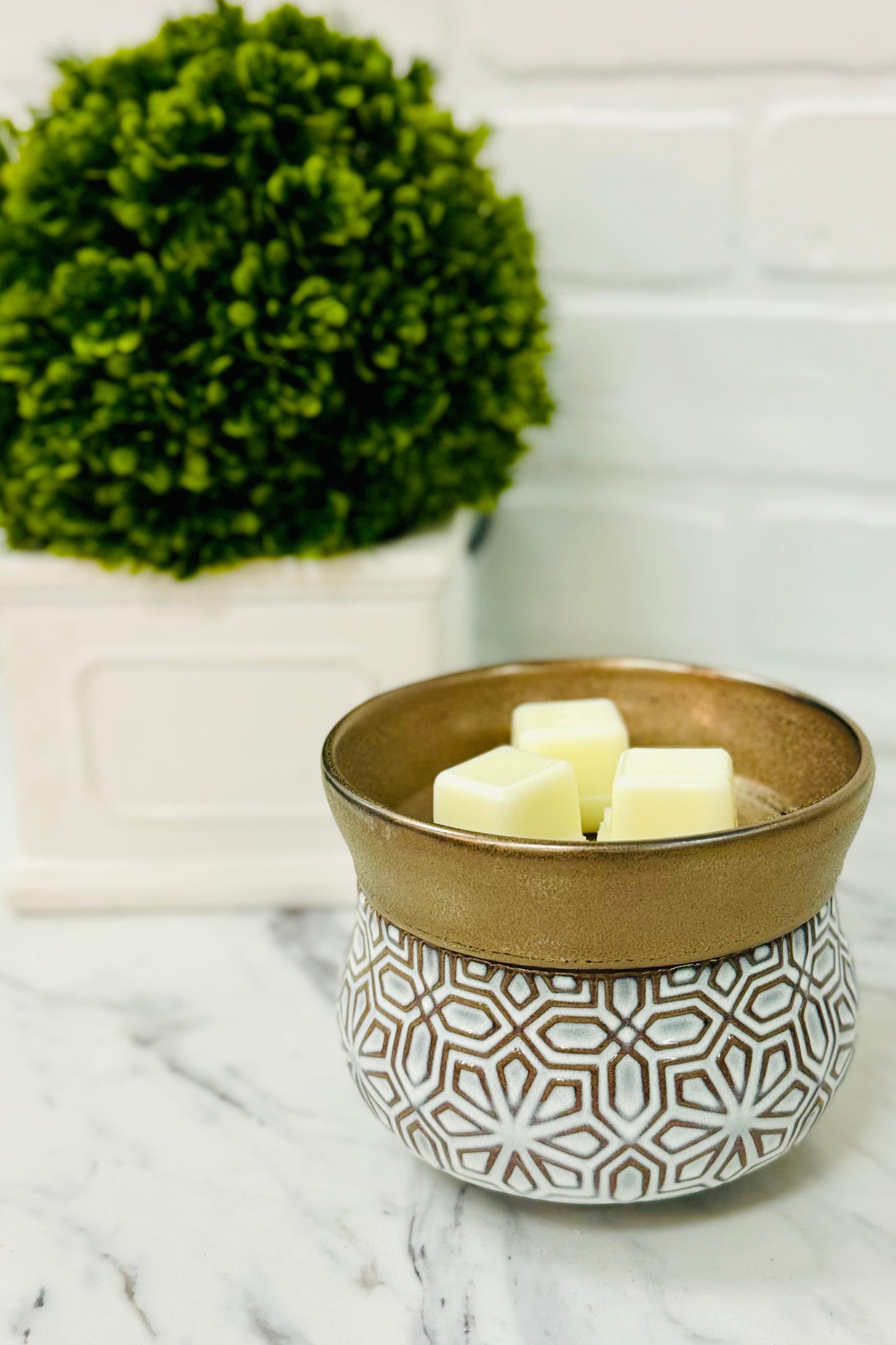 2-in-1 Fragrance Warmers  - Classic: Bronze Geometric