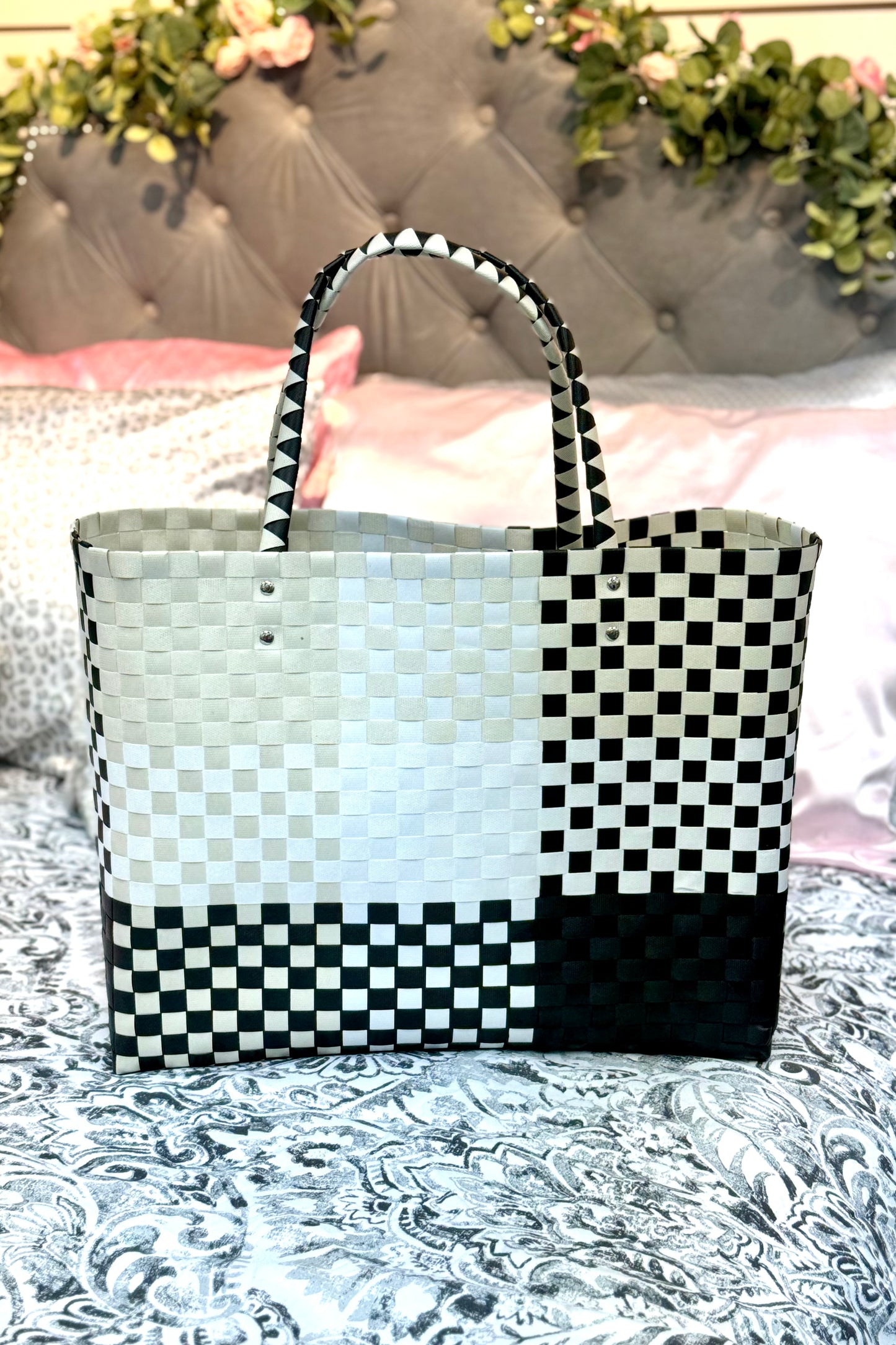 Heather Woven Beach/Pool Tote in White Shell Black