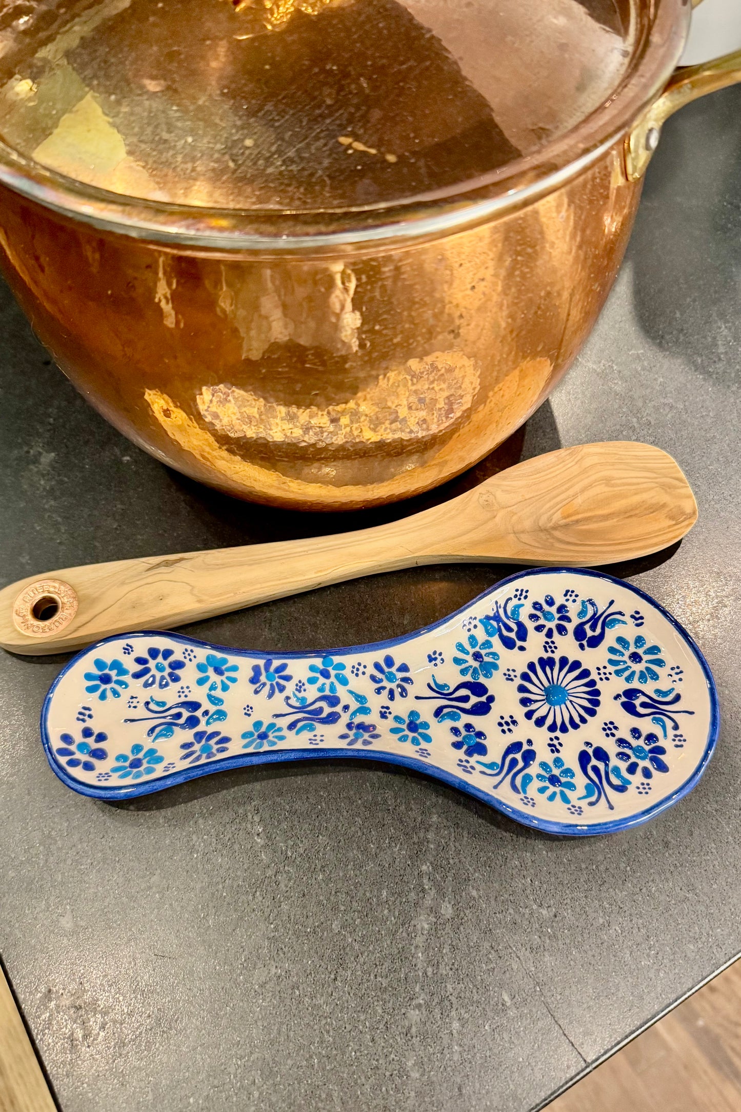 Ozen White and Blue Floral Spoon Rest